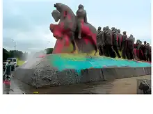 Pichação da estátua dos Bandeirantes em São Paulo (2016).